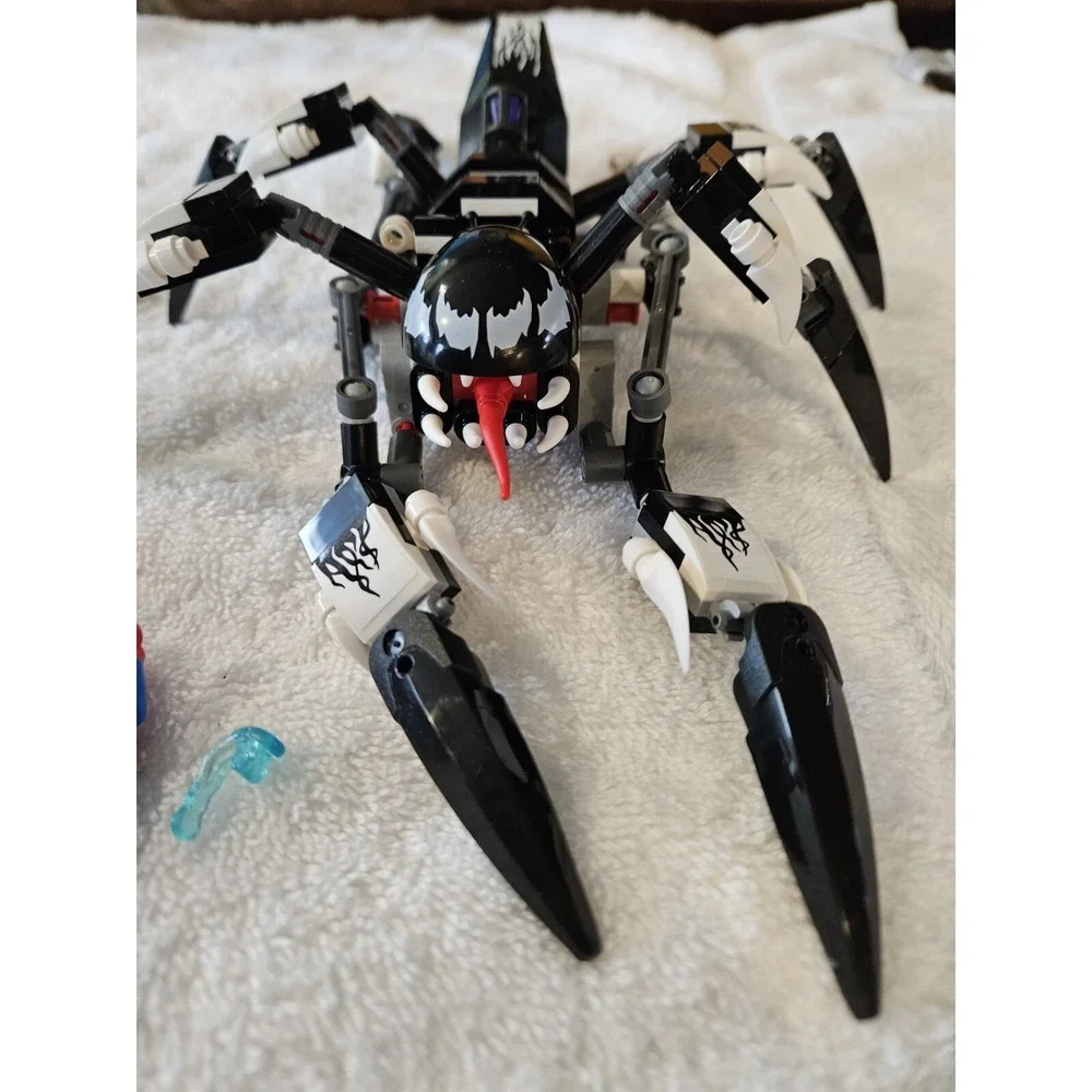 LEGO Marvel Super Heroes:‎ Venom Crawler (76163) Partial Set Read